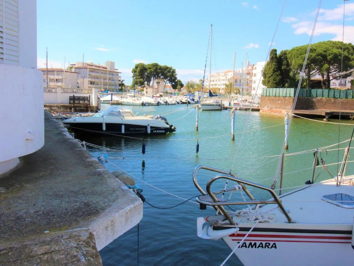 Planta Baja Con Jardin, Amarre, Y Parking En Zona Tranquila De Roses - Es-258-46 Apartment 0*,  Spain