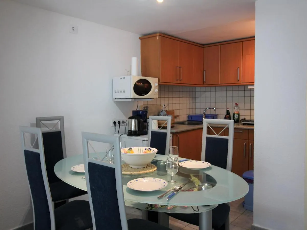 Planta Baja Con Jardin, Amarre, Y Parking En Zona Tranquila De Roses - Es-258-46 Apartment
