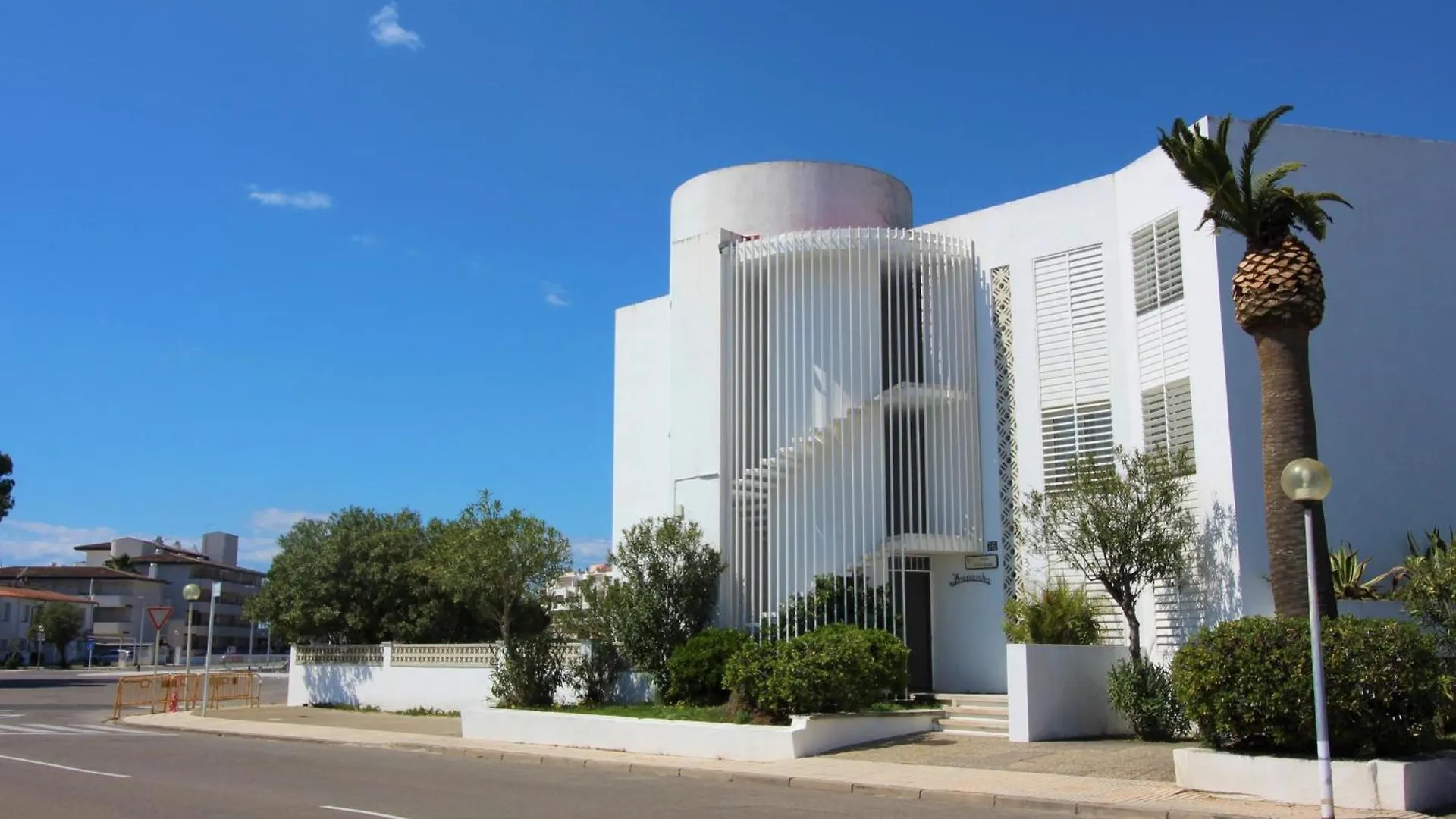 Planta Baja Con Jardin, Amarre, Y Parking En Zona Tranquila De Roses - Es-258-46 Apartment